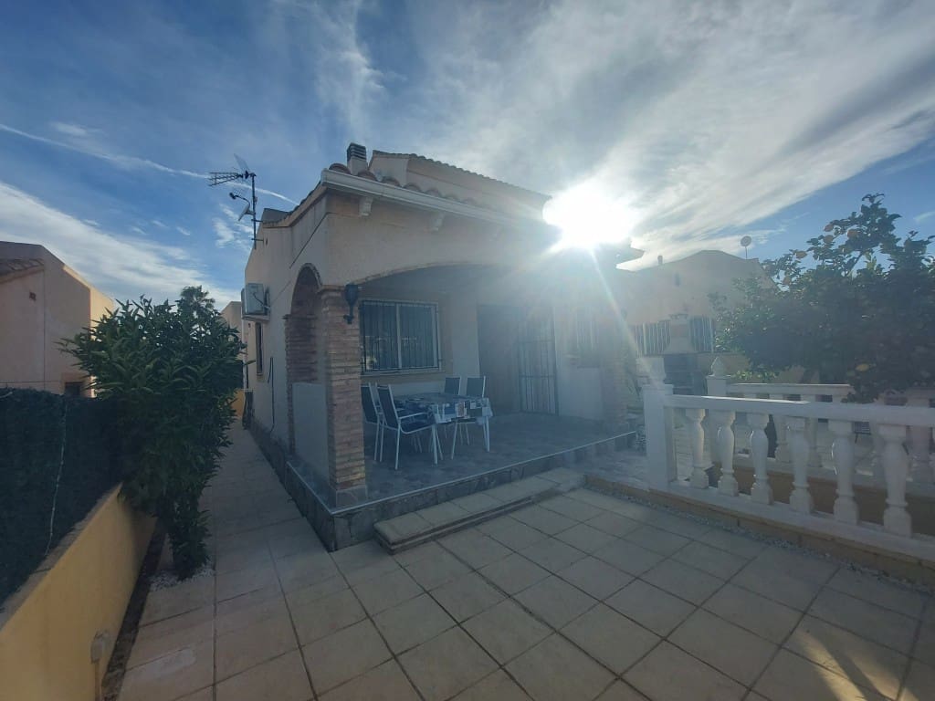 Chalet de 3 habitaciones en Polop en venta con piscina - 255.000 € (Ref: 9528479)