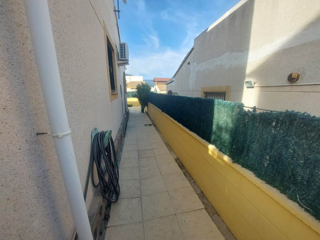 Chalet de 3 habitaciones en Polop en venta con piscina - 255.000 € (Ref: 9528479)