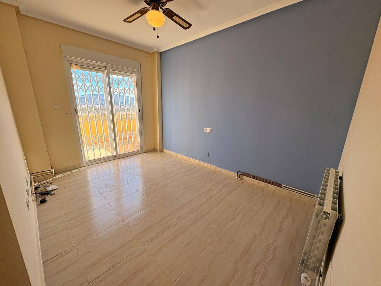 Chalet de 4 habitaciones en Pinoso en venta con piscina - 349.995 € (Ref: 9528739)