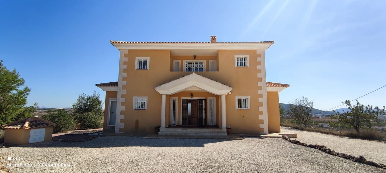 Chalet de 4 habitaciones en Pinoso en venta con piscina - 349.995 € (Ref: 9528739)