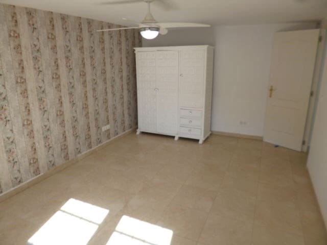 Chalet de 5 habitaciones en Villamartin, Orihuela en venta con piscina - 449.000 € (Ref: 9761356)