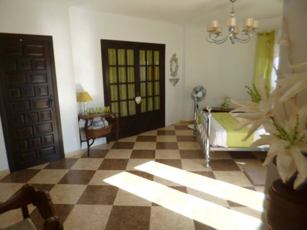 Chalet de 5 habitaciones en Villamartin en venta con piscina - 449.000 € (Ref: 9761356)