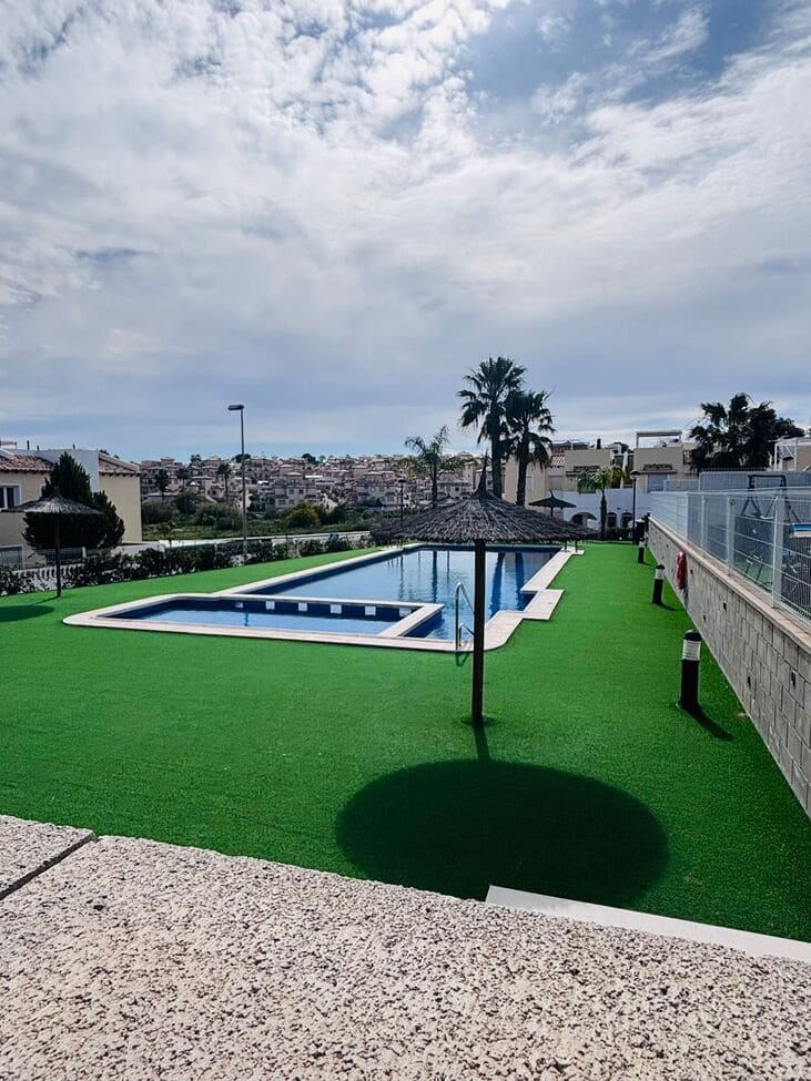 Apartamento de 2 habitaciones en Villamartin en venta con piscina - 205.000 € (Ref: 9761360)