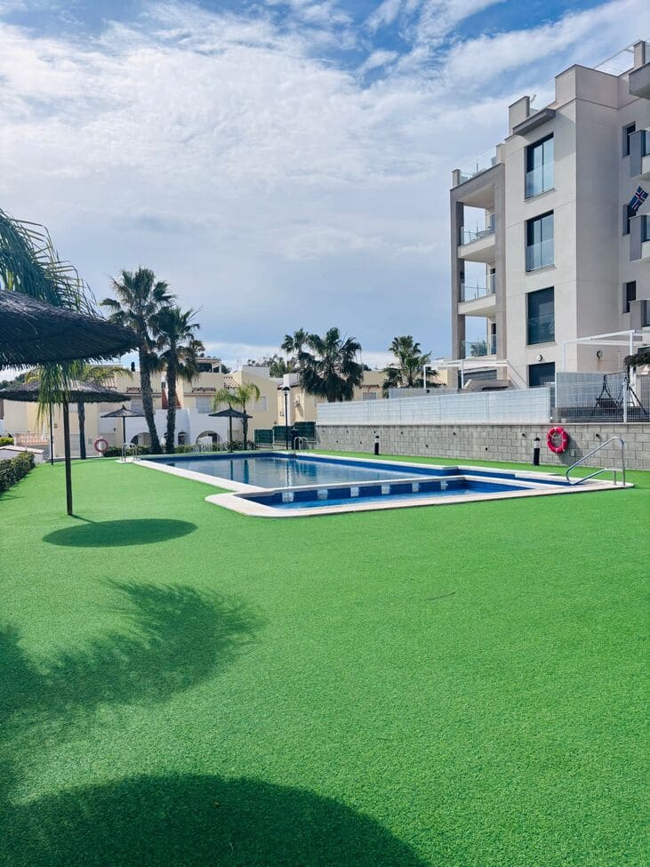 Apartamento de 2 habitaciones en Villamartin en venta con piscina - 205.000 € (Ref: 9761360)