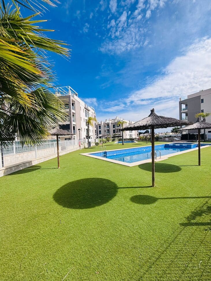 Apartamento de 2 habitaciones en Villamartin en venta con piscina - 205.000 € (Ref: 9761360)