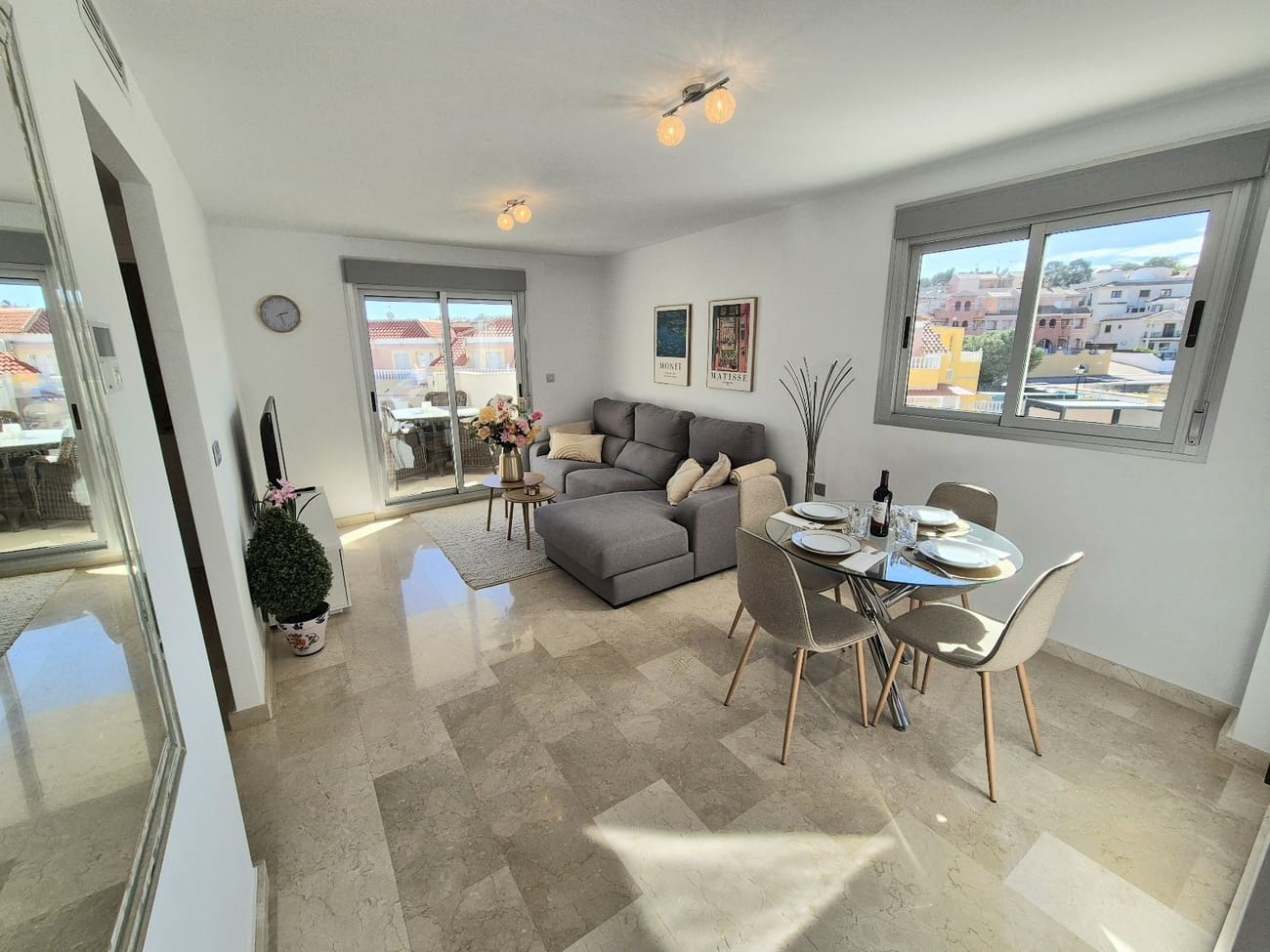 Apartamento de 2 habitaciones en Villamartin en venta con piscina garaje - 199.995 € (Ref: 9761363)