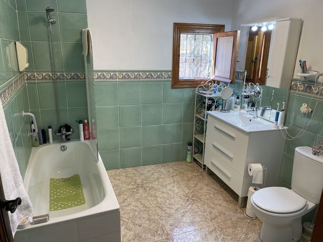5 bedroom Villa for sale in Totana with pool - € 299,950 (Ref: 9816574)