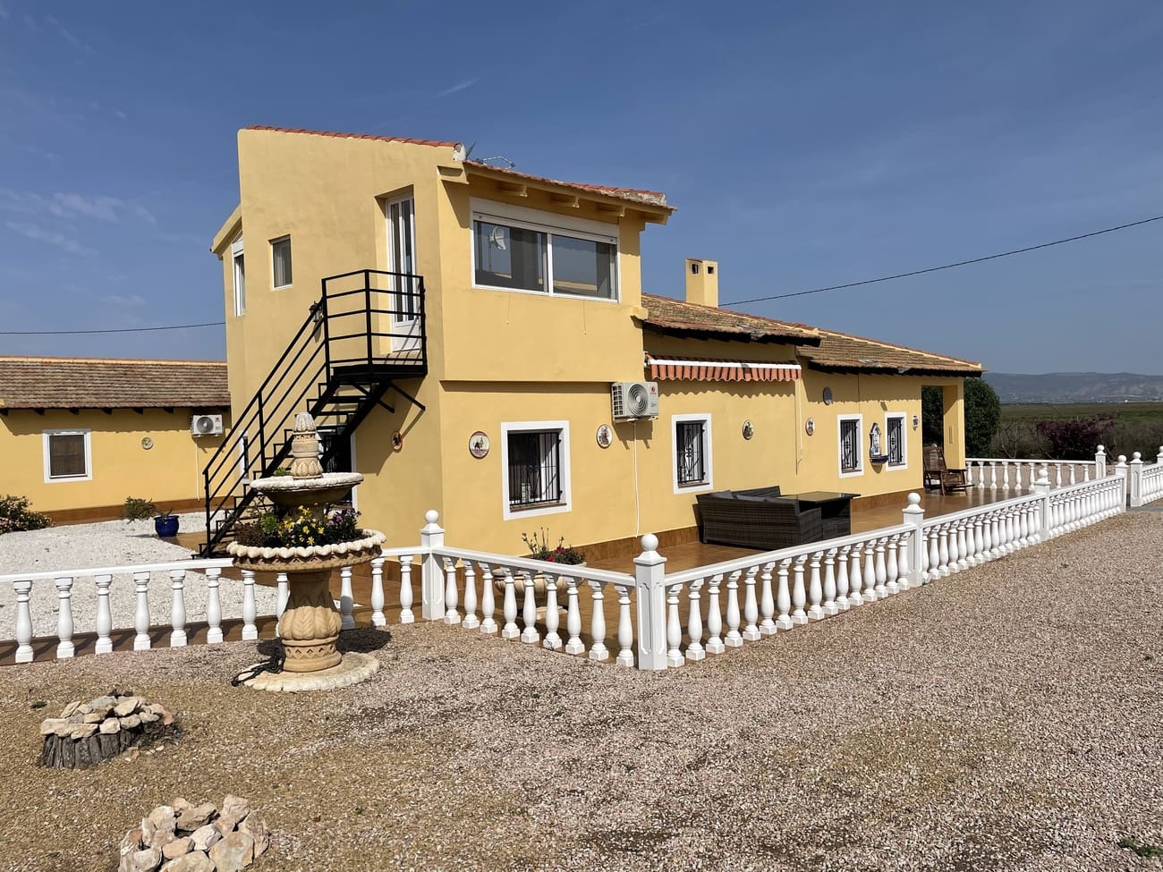 5 bedroom Villa for sale in Totana with pool - € 299,950 (Ref: 9816574)