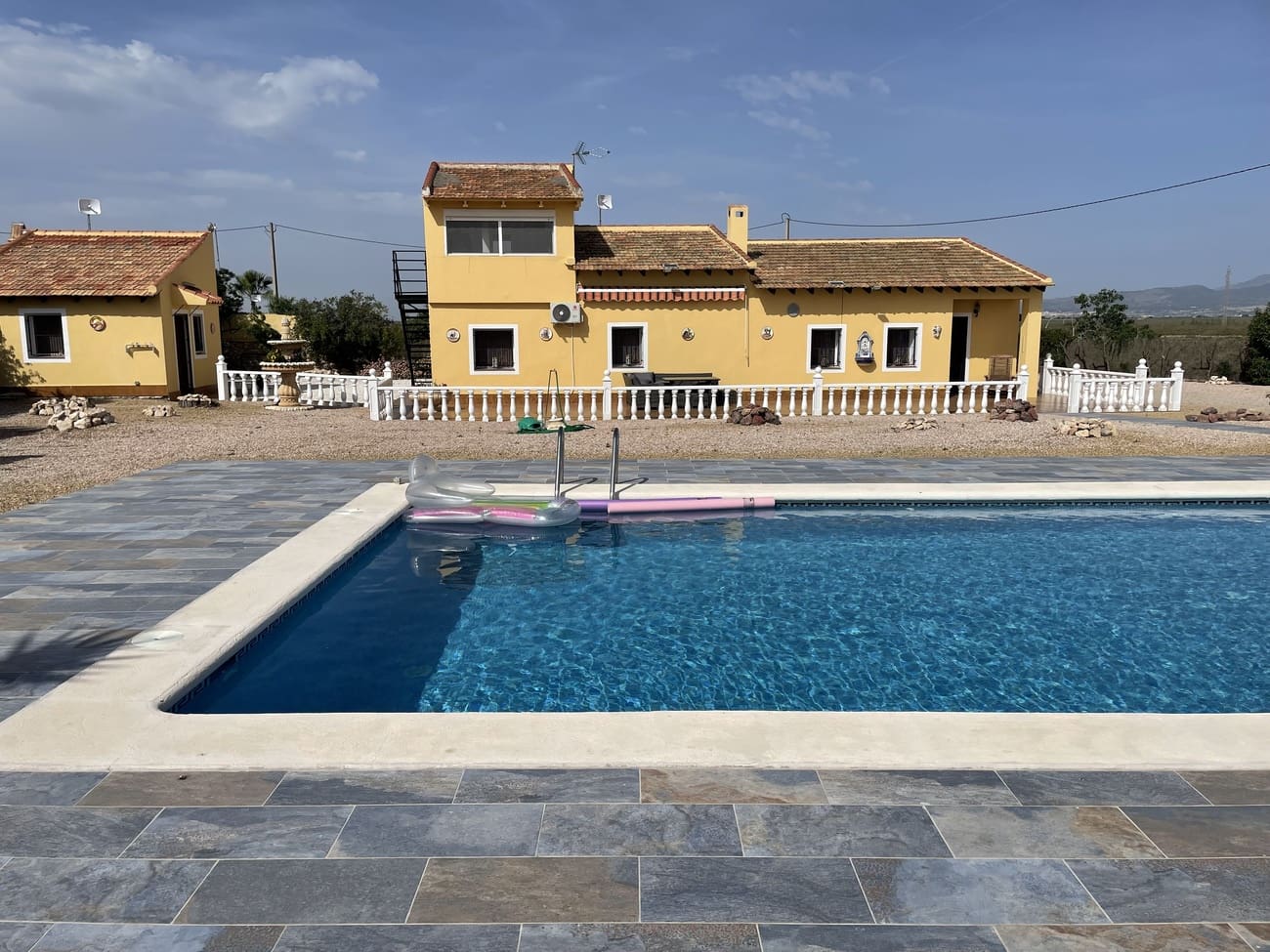 5 bedroom Villa for sale in Totana with pool - € 299,950 (Ref: 9816574)