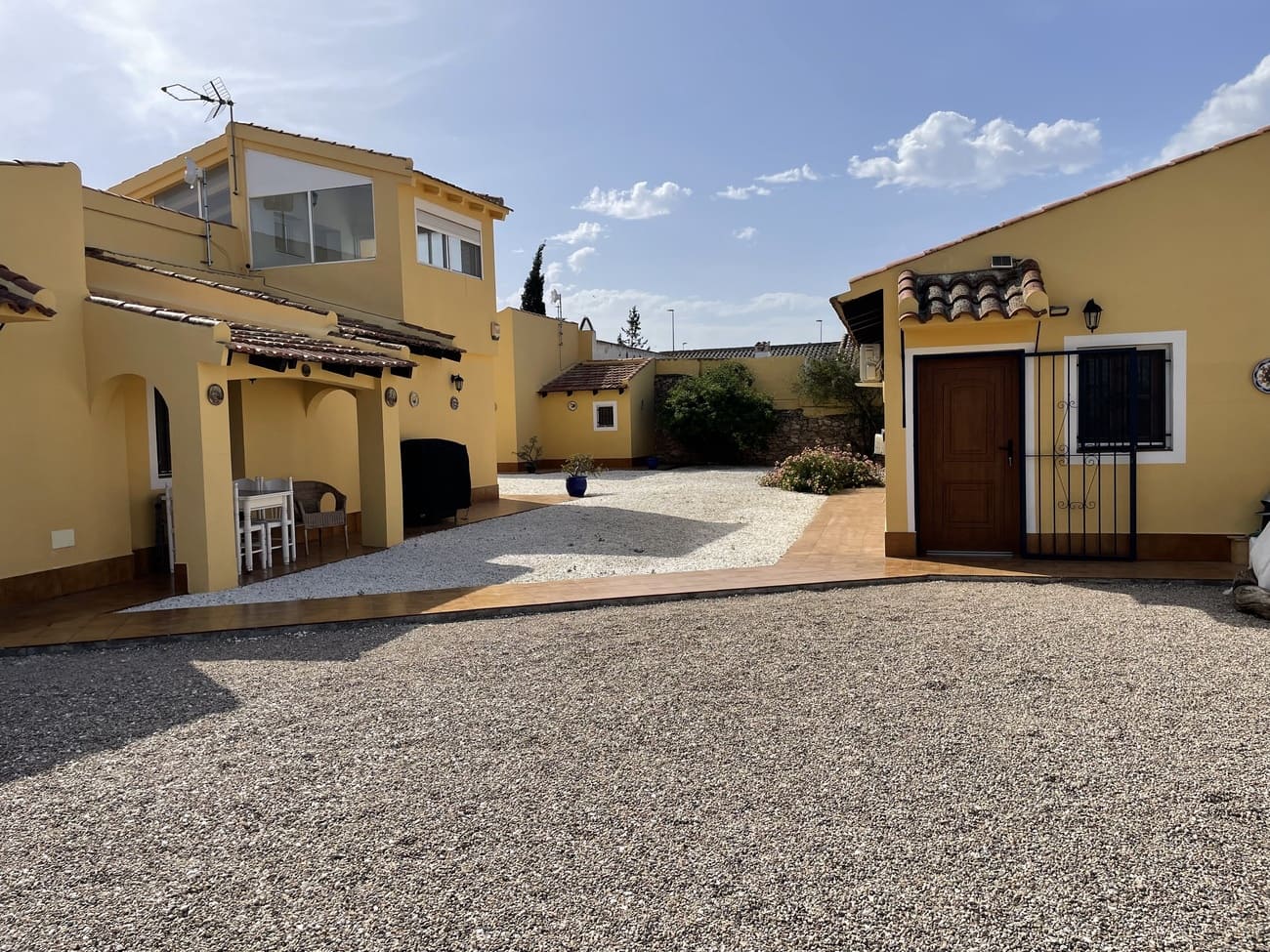 5 bedroom Villa for sale in Totana with pool - € 299,950 (Ref: 9816574)