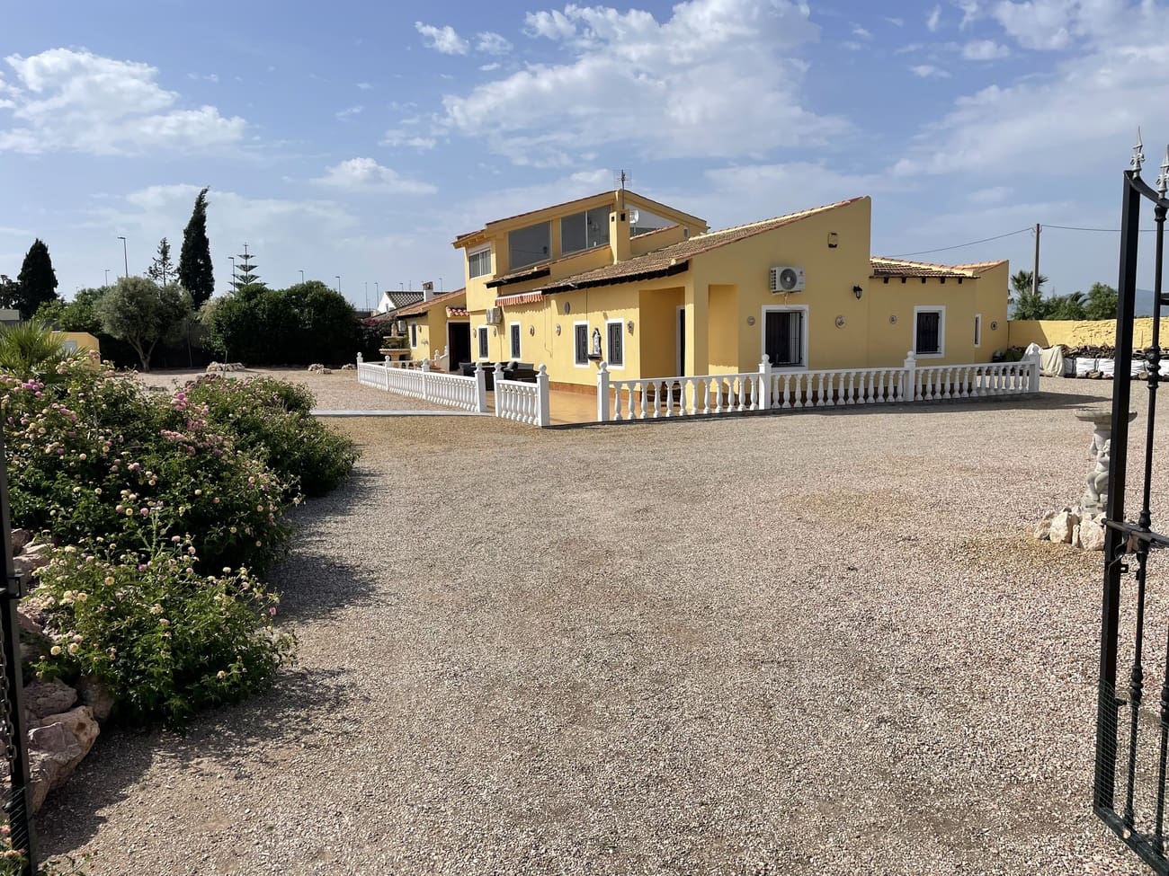 5 bedroom Villa for sale in Totana with pool - € 299,950 (Ref: 9816574)