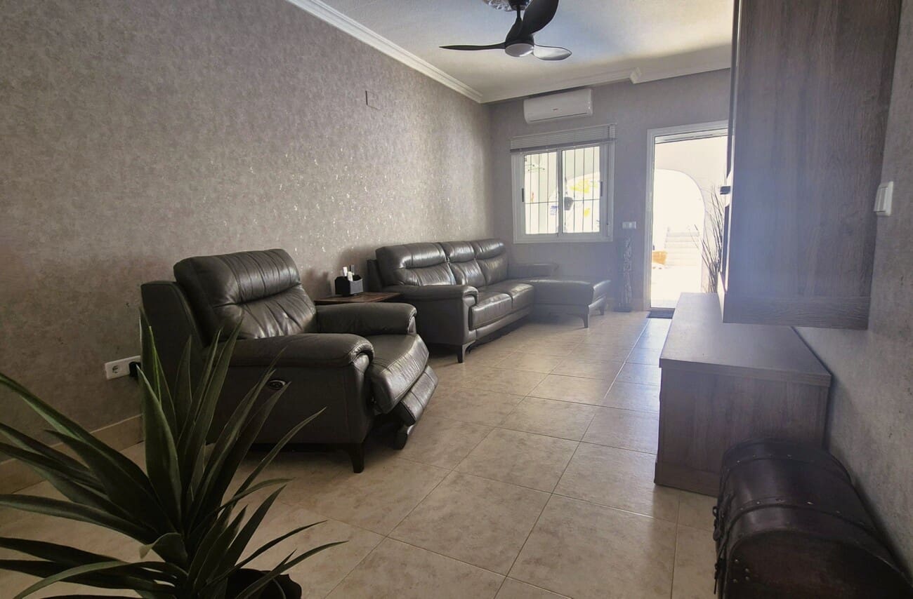 2 quarto Moradia Geminada para venda em Villamartin com piscina garagem - 240 000 € (Ref: 9834757)