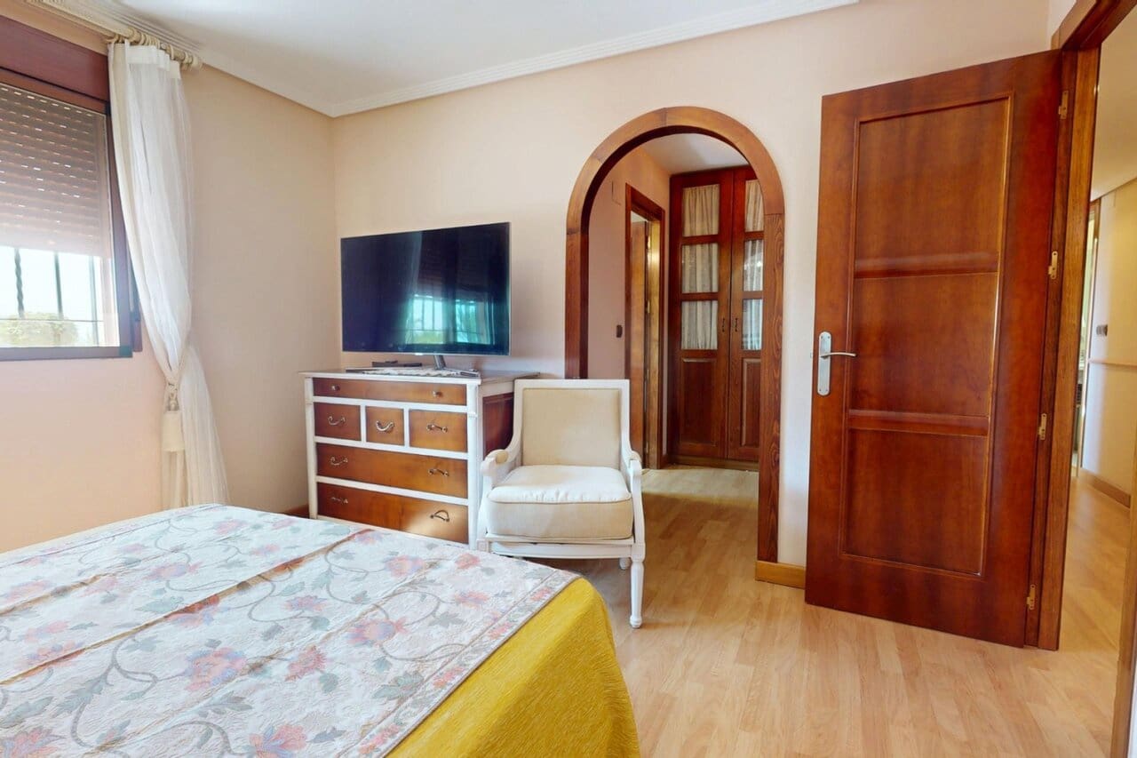 5 slaapkamer Villa te koop in La Campana met zwembad garage - € 880.000 (Ref: 9834785)