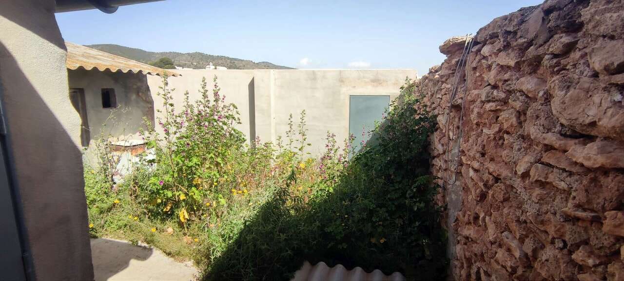 4 bedroom Townhouse for sale in Raspay - € 49,995 (Ref: 9834790)