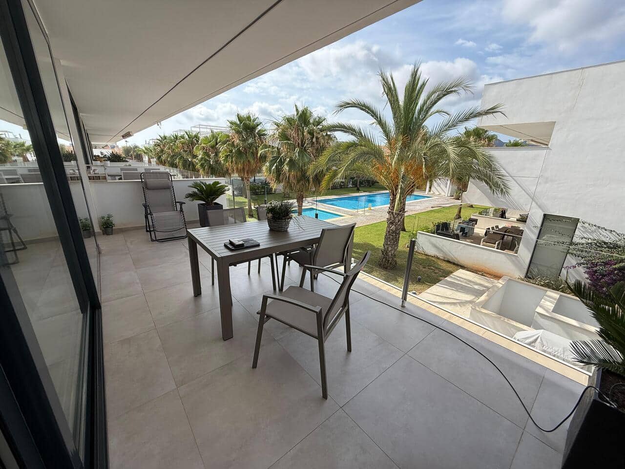 2 soveværelse Lejlighed til salg i Mar de Cristal med swimmingpool garage - € 289.000 (Ref: 9834791)