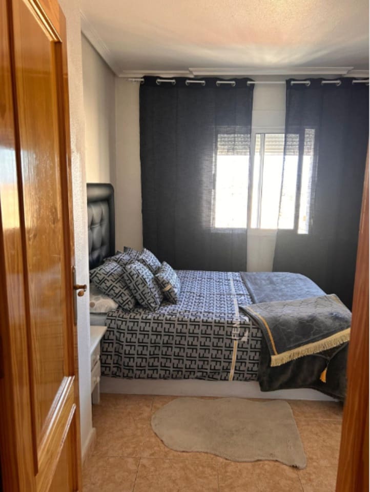 2 bedroom Apartment for sale in Torrevieja with pool - € 119,900 (Ref: 9838219)