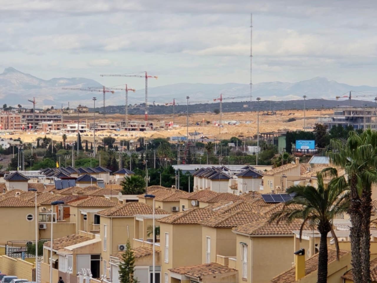 2 bedroom Apartment for sale in Torrevieja with pool - € 119,900 (Ref: 9838219)