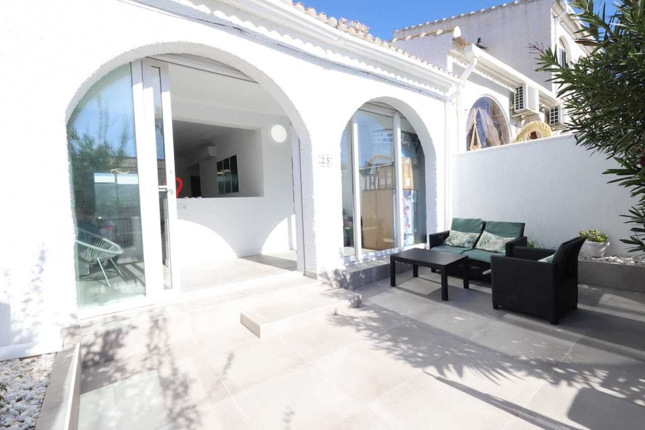 2 bedroom Bungalow for sale in Ciudad Quesada with pool - € 169,000 (Ref: 9838221)