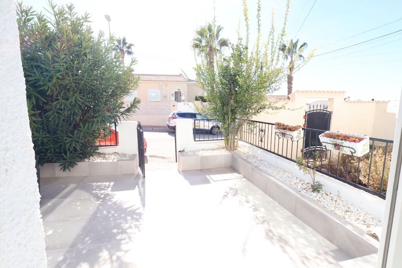 2 bedroom Bungalow for sale in Ciudad Quesada with pool - € 169,000 (Ref: 9838221)