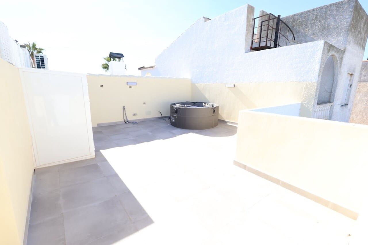 2 bedroom Bungalow for sale in Ciudad Quesada with pool - € 169,000 (Ref: 9838221)