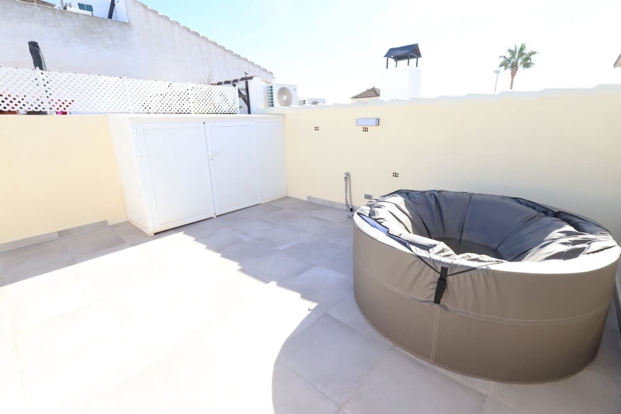 2 bedroom Bungalow for sale in Ciudad Quesada with pool - € 169,000 (Ref: 9838221)
