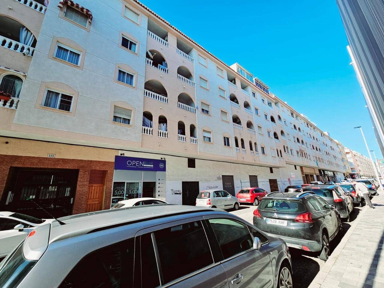Apartamento de 2 habitaciones en Torrevieja en venta - 124.900 € (Ref: 9838226)