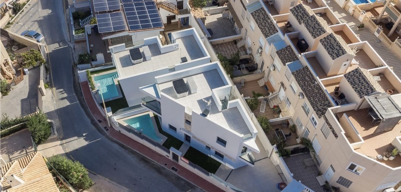 3 camera da letto Villa in vendita in Torrevieja con piscina garage - 660.000 € (Rif: 9838227)