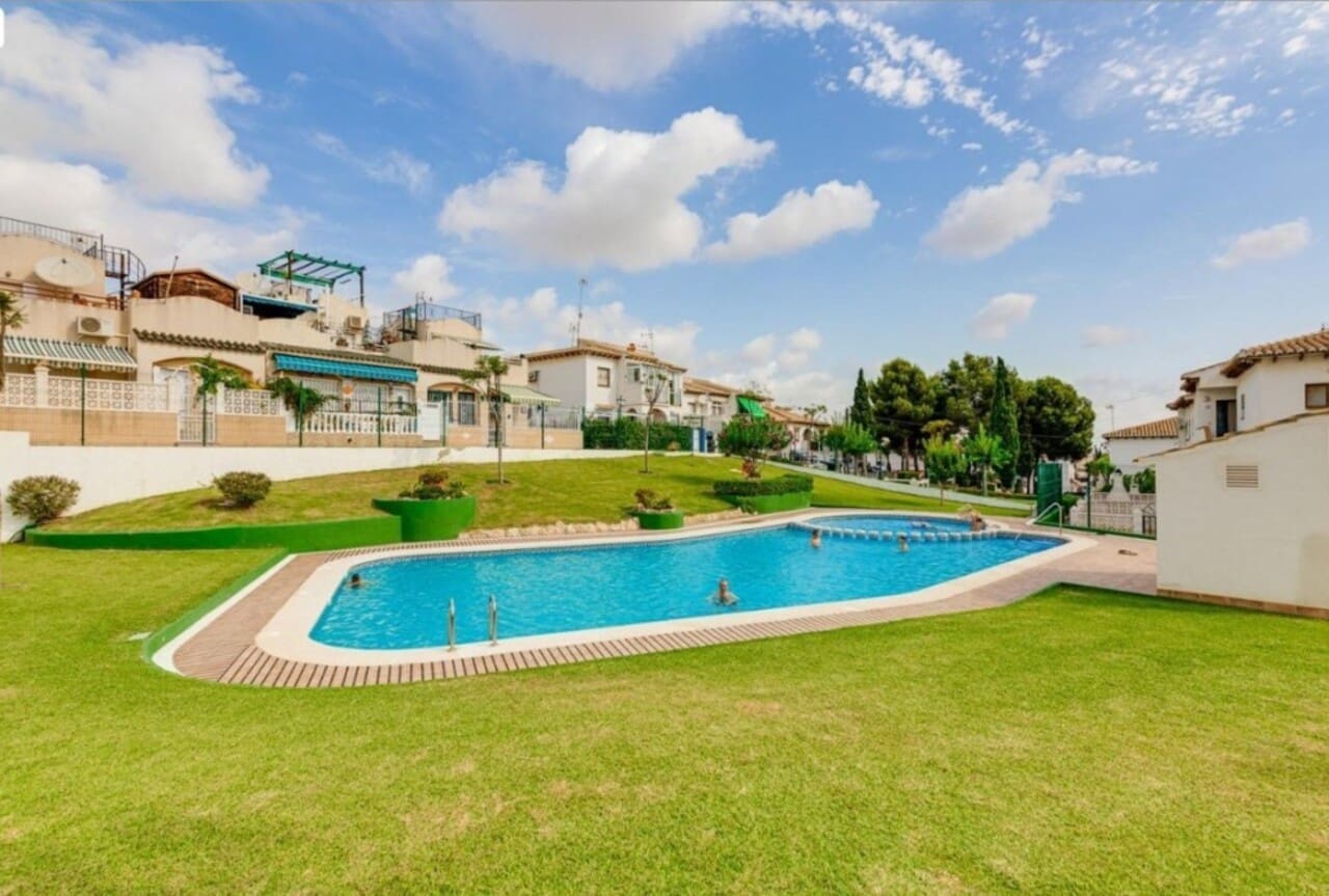3 quarto Moradia Geminada para venda em Los Balcones com piscina - 168 900 € (Ref: 9838232)