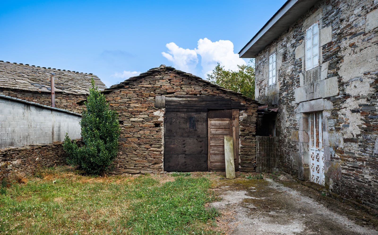 8 sypialnia Finka/Dom wiejski na sprzedaż w Miasto Lugo - 280 000 € (Ref: 10001046)