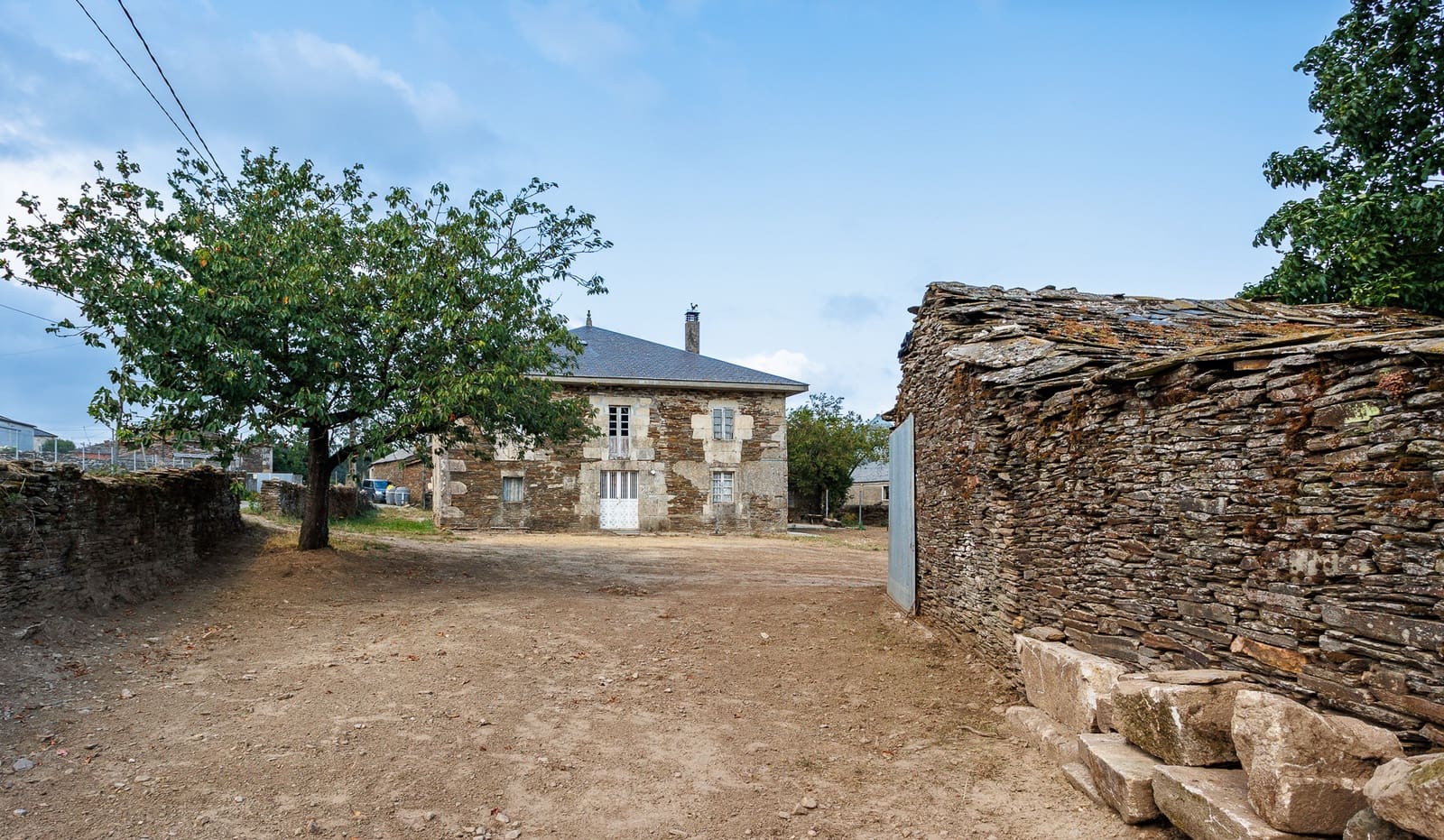 8 sypialnia Finka/Dom wiejski na sprzedaż w Miasto Lugo - 280 000 € (Ref: 10001046)