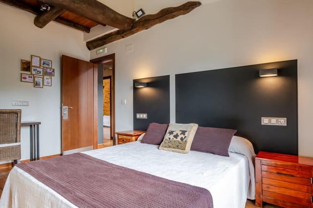 17 sovrum Företag till salu i Friol med garage - 690 000 € (Ref: 10032381)