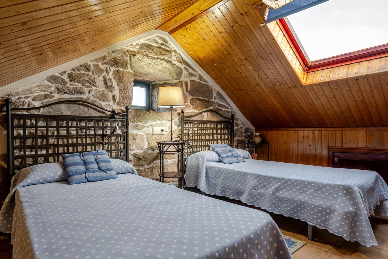6 sypialnia Finka/Dom wiejski na sprzedaż w Covelo z garażem - 325 000 € (Ref: 10062301)