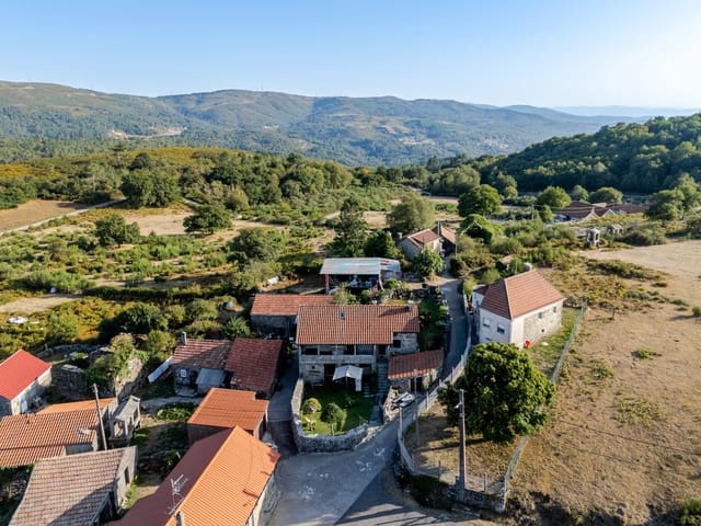 6 sypialnia Finka/Dom wiejski na sprzedaż w Covelo z garażem - 325 000 € (Ref: 10062301)