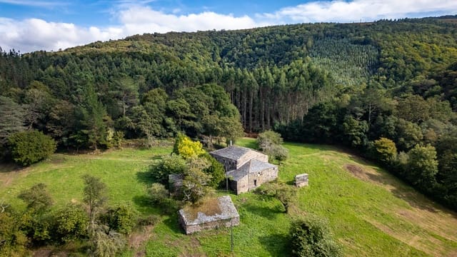 4 bedroom Finca/Country House for sale in Ourol - € 240,000 (Ref: 8449524)