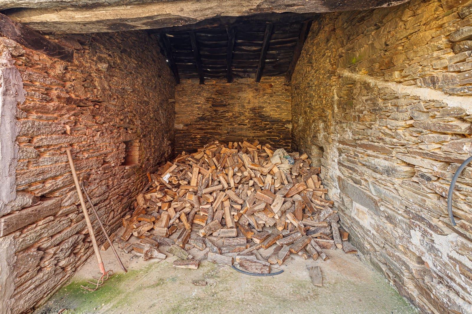 4 soverom Finca/Herregård til salgs i Pol - € 125 000 (Ref: 8449531)