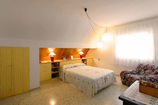 6 bedroom Finca/Country House for sale in Palacios del Sil - € 160,000 (Ref: 8449550)