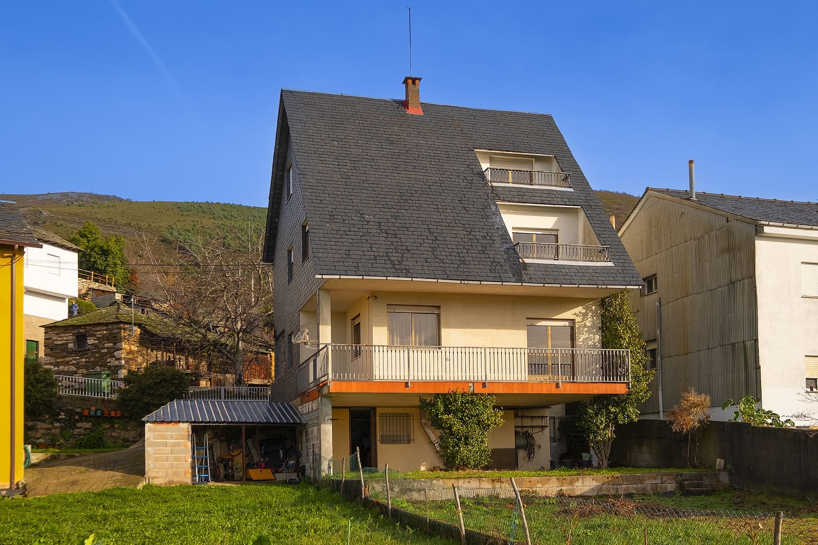 6 soveværelse Finca/Landehus til salg i Palacios del Sil - € 160.000 (Ref: 8449550)