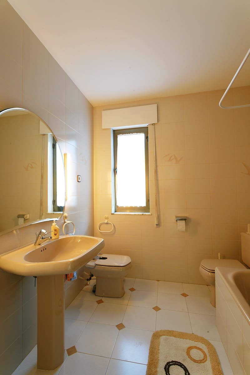 6 bedroom Finca/Country House for sale in Palacios del Sil - € 145,000 (Ref: 8449550)