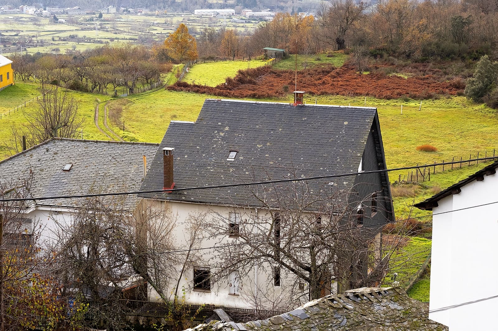 6 bedroom Finca/Country House for sale in Palacios del Sil - € 145,000 (Ref: 8449550)