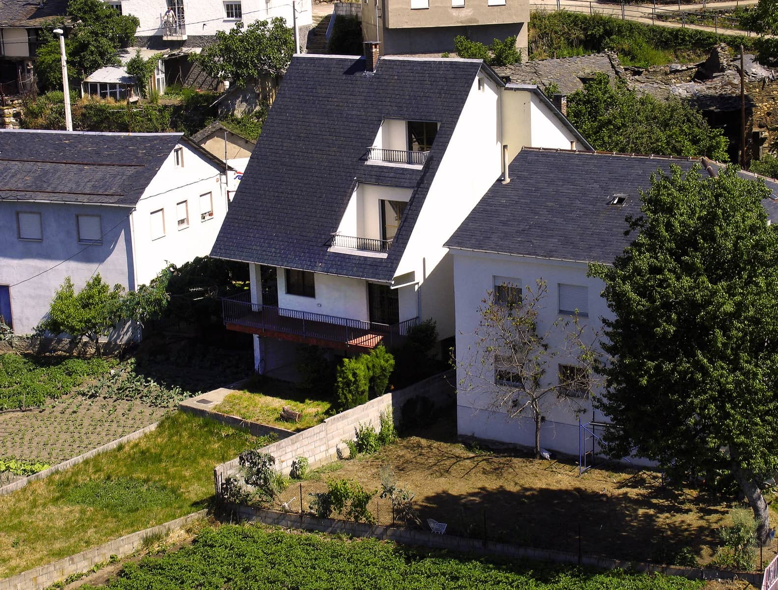 6 bedroom Finca/Country House for sale in Palacios del Sil - € 145,000 (Ref: 8449550)