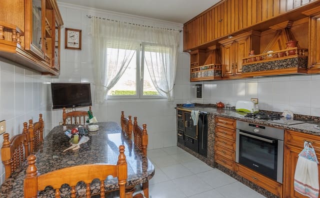 5 bedroom Finca/Country House for sale in Castro Caldelas - € 215,000 (Ref: 8449553)