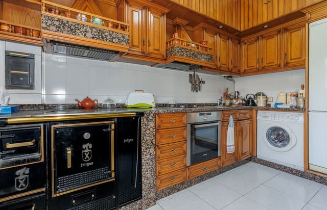 5 bedroom Finca/Country House for sale in Castro Caldelas - € 215,000 (Ref: 8449553)