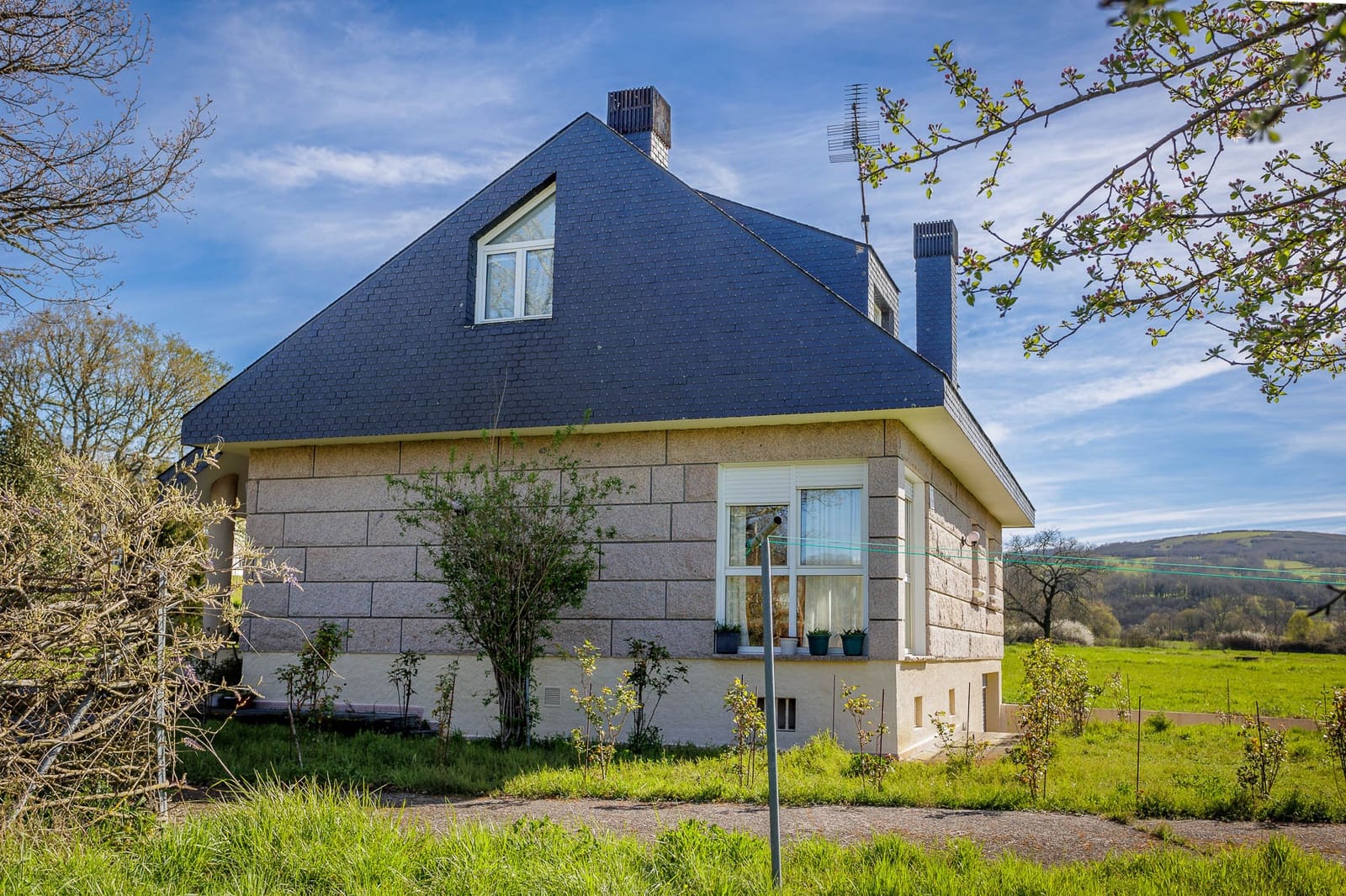 5 bedroom Finca/Country House for sale in Castro Caldelas - € 215,000 (Ref: 8449553)