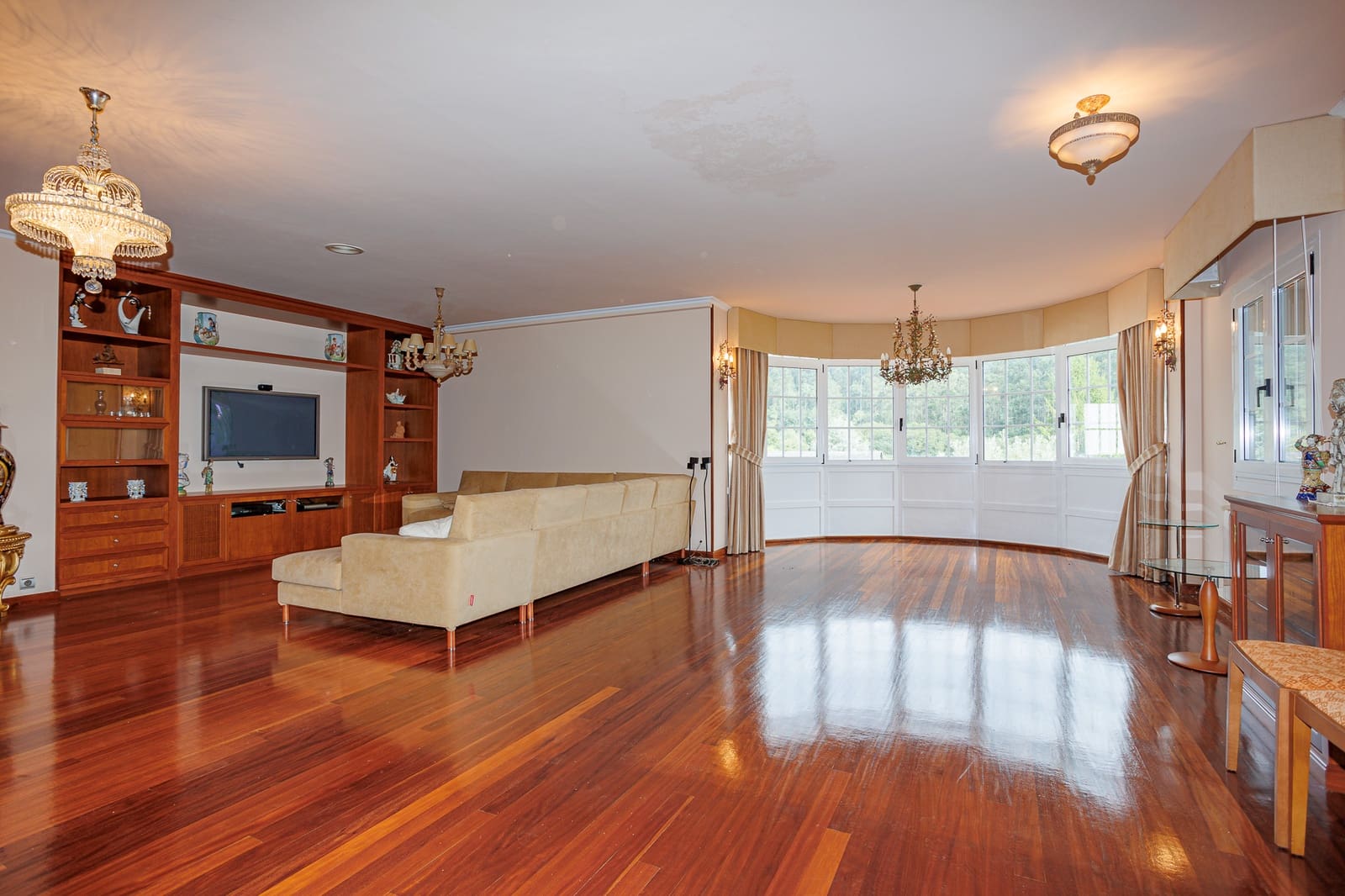 6 soveværelse Finca/Landehus til salg i Santiago de Compostela med swimmingpool garage - € 899.000 (Ref: 8449555)