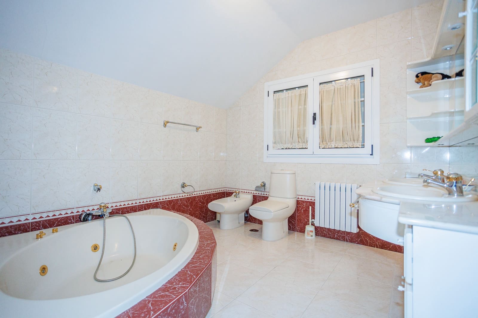 6 soveværelse Finca/Landehus til salg i Santiago de Compostela med swimmingpool garage - € 899.000 (Ref: 8449555)