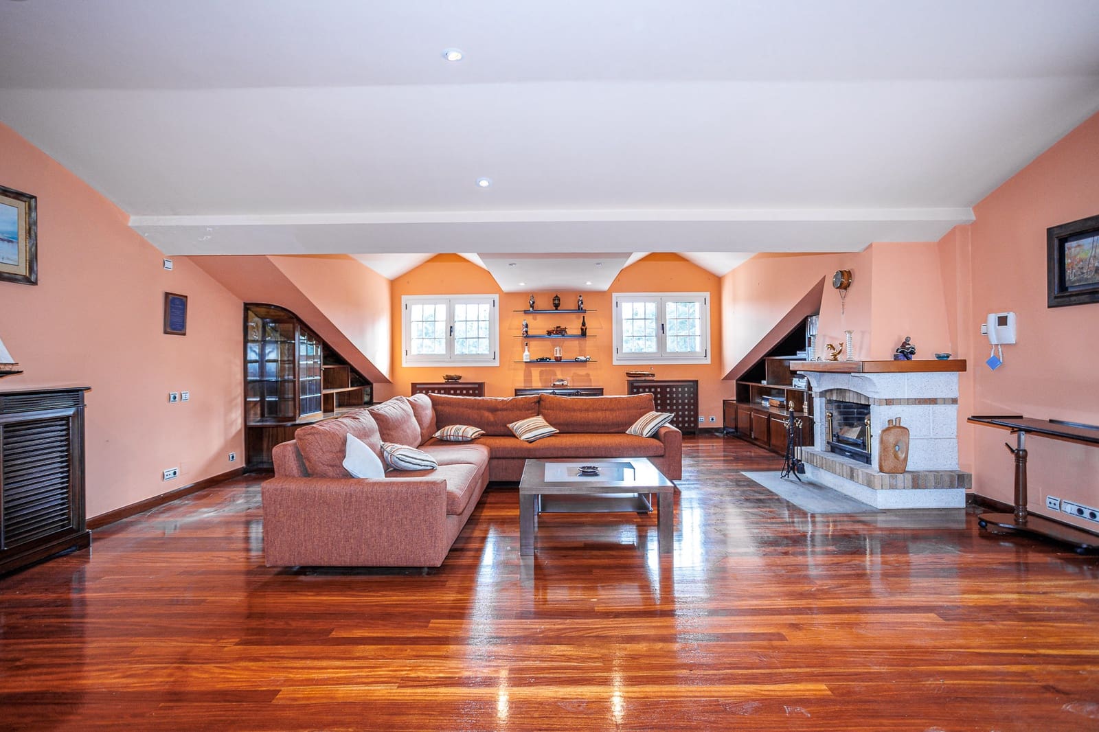 6 soveværelse Finca/Landehus til salg i Santiago de Compostela med swimmingpool garage - € 899.000 (Ref: 8449555)
