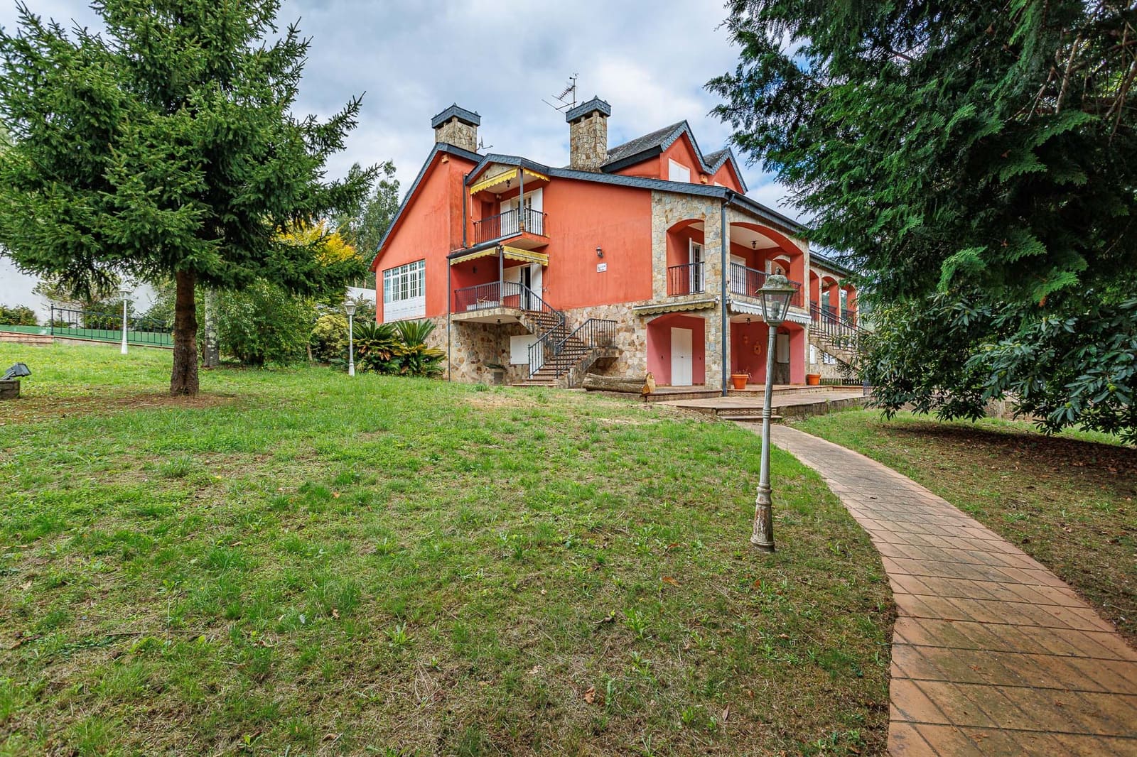 6 soveværelse Finca/Landehus til salg i Santiago de Compostela med swimmingpool garage - € 899.000 (Ref: 8449555)
