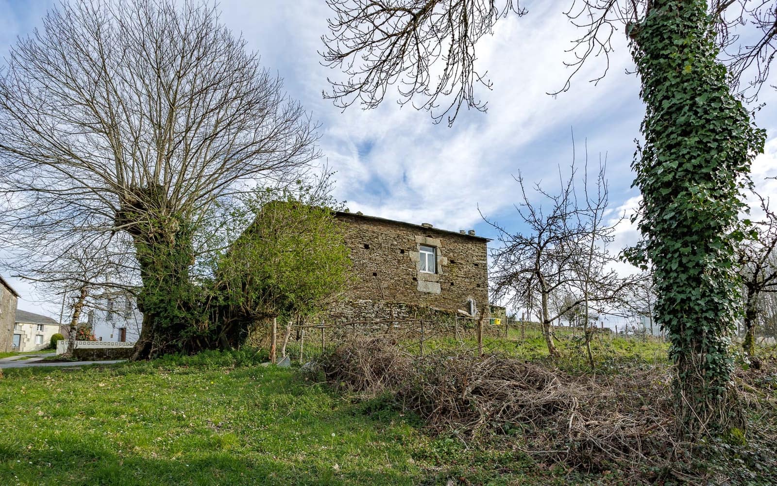 5 bedroom Finca/Country House for sale in Castroverde - € 79,000 (Ref: 8449576)