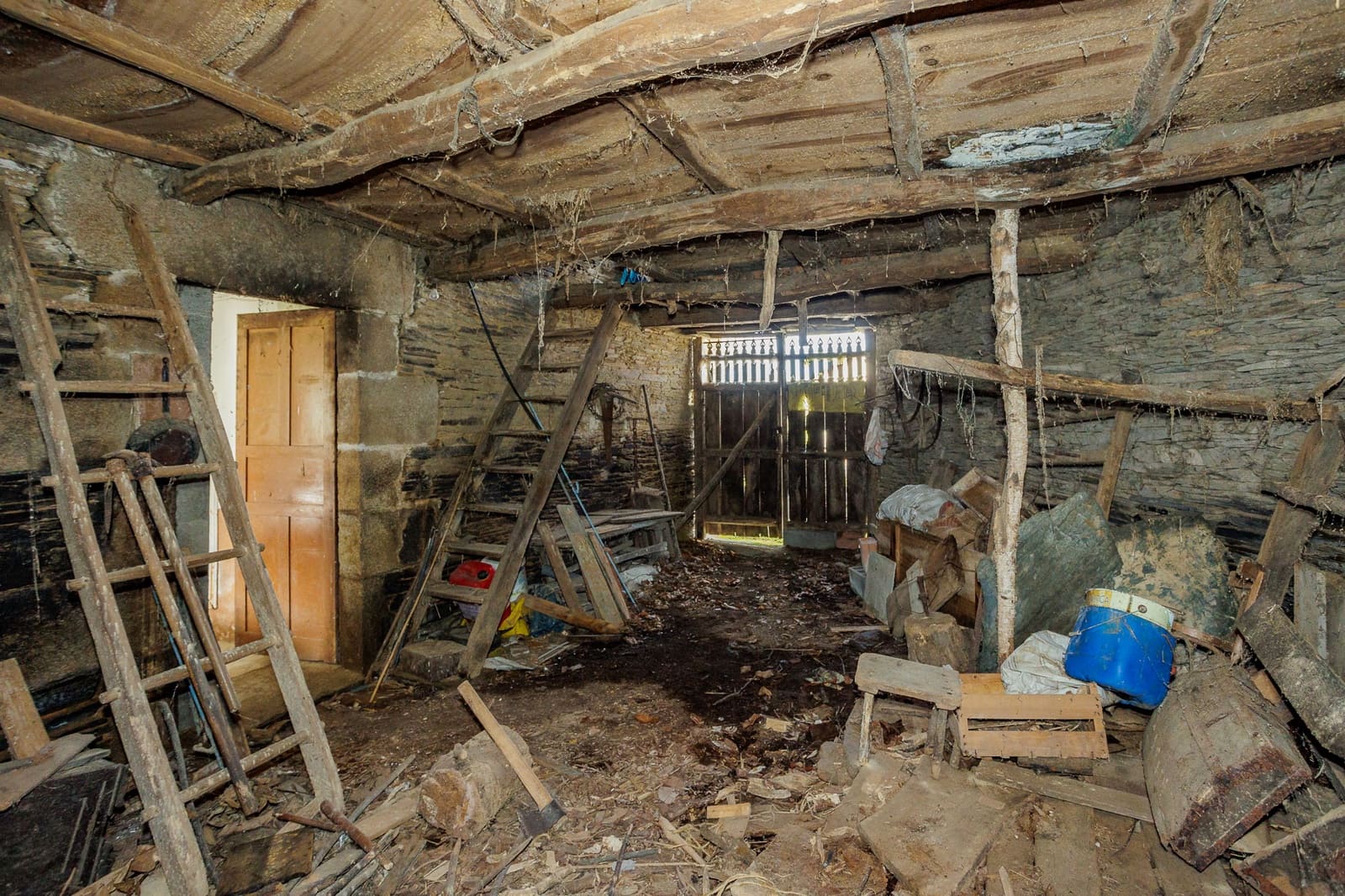 5 bedroom Finca/Country House for sale in Castroverde - € 79,000 (Ref: 8449576)