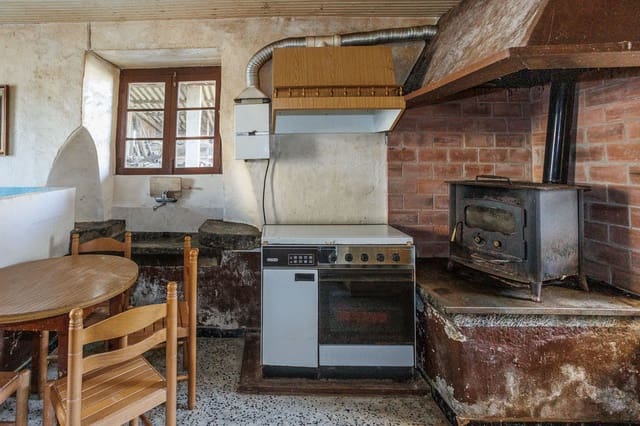 4 bedroom Finca/Country House for sale in Ortigueira - € 65,000 (Ref: 8449578)